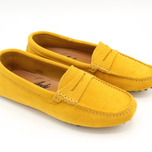 Mocassino artigianale donna Andy (Sant'Angelo d'Ischia) tomaia con mascherina e suola con gommini in morbido camoscio sfoderato giallo senape